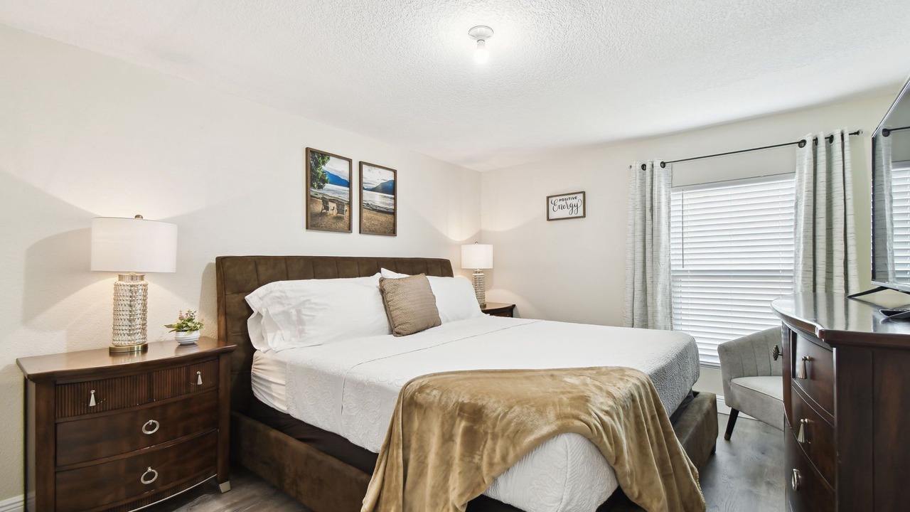Photo of Bedroom in Bearss Plaza