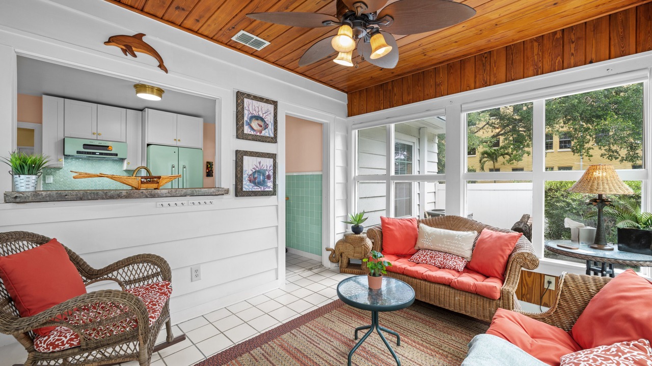 Photo of Livingroom in Historic Old Northeast