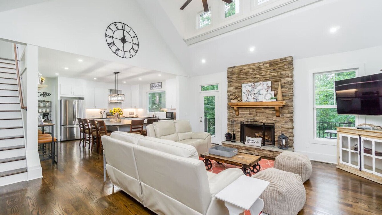 Photo of Livingroom in Dahlonega