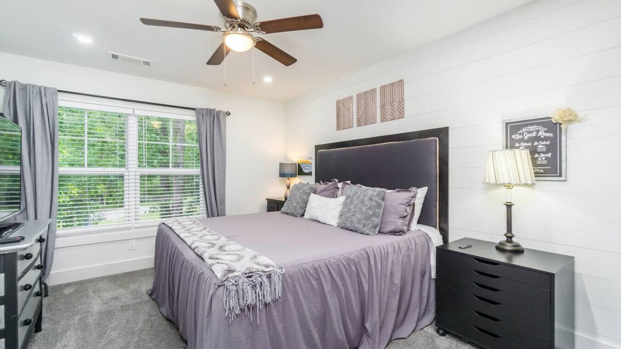 Photo of Bedroom in Dahlonega