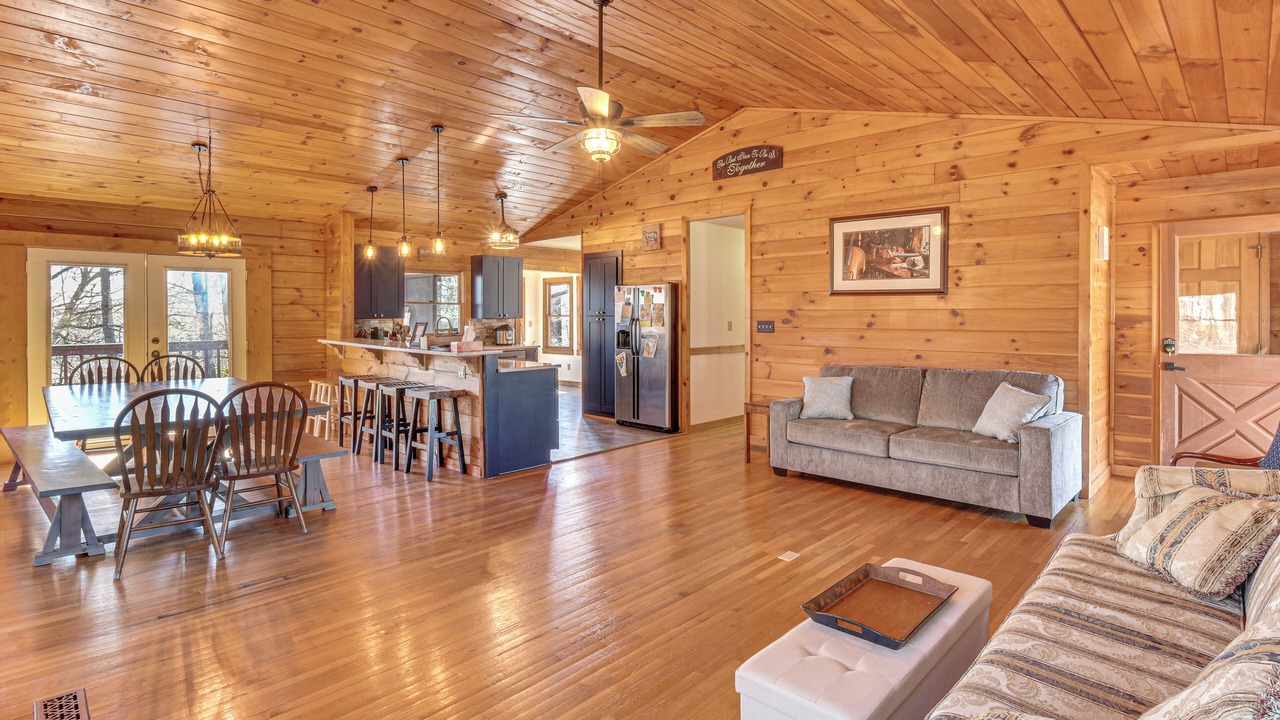 Photo of Livingroom in Toccoa
