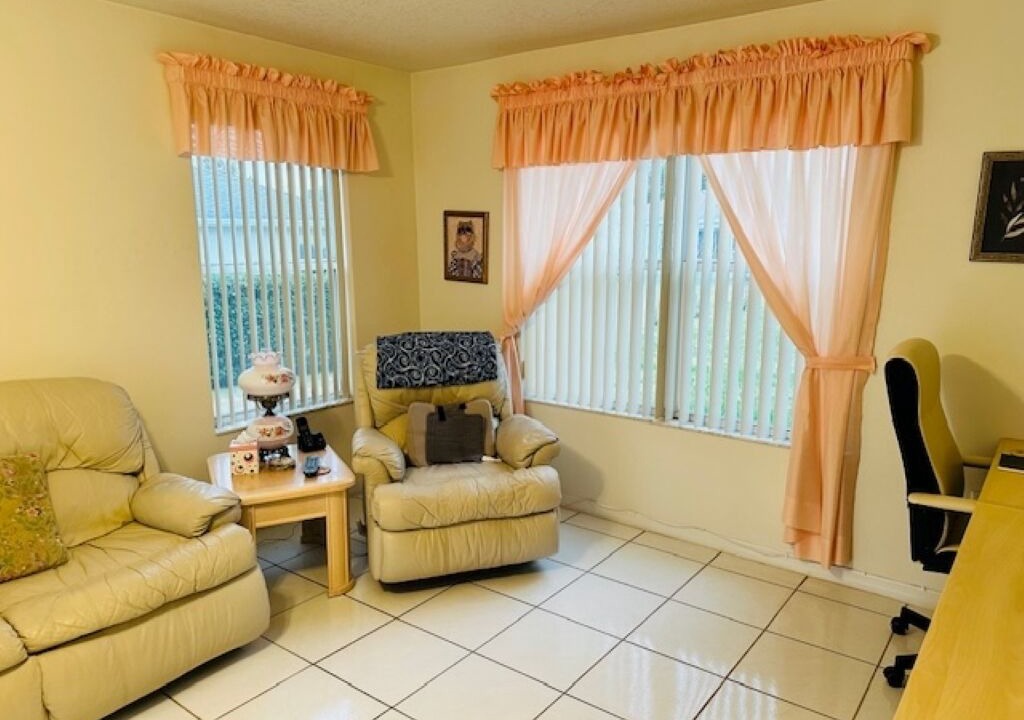 Photo of Livingroom in Bearss Plaza