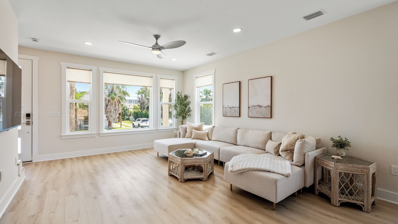 Photo of Livingroom in Crescent Beach