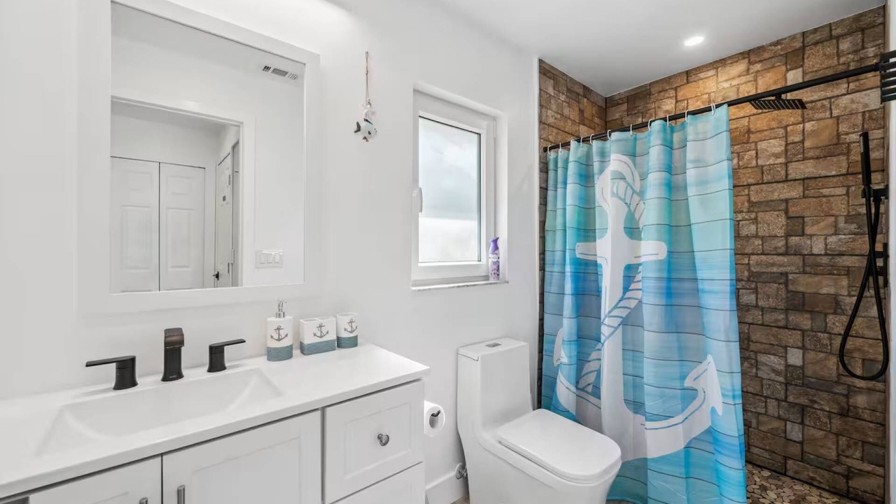 Photo of Bathroom in Gulf Gate Estates