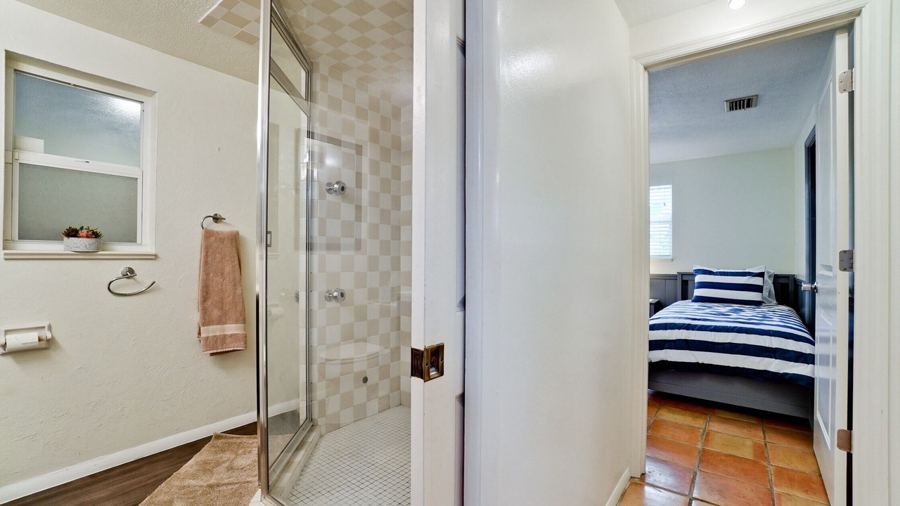 Photo of Bathroom in Bayshore Gardens