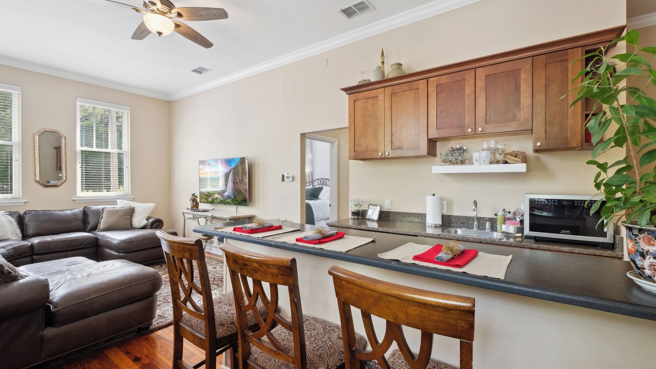 Photo of Livingroom in Haile Plantation