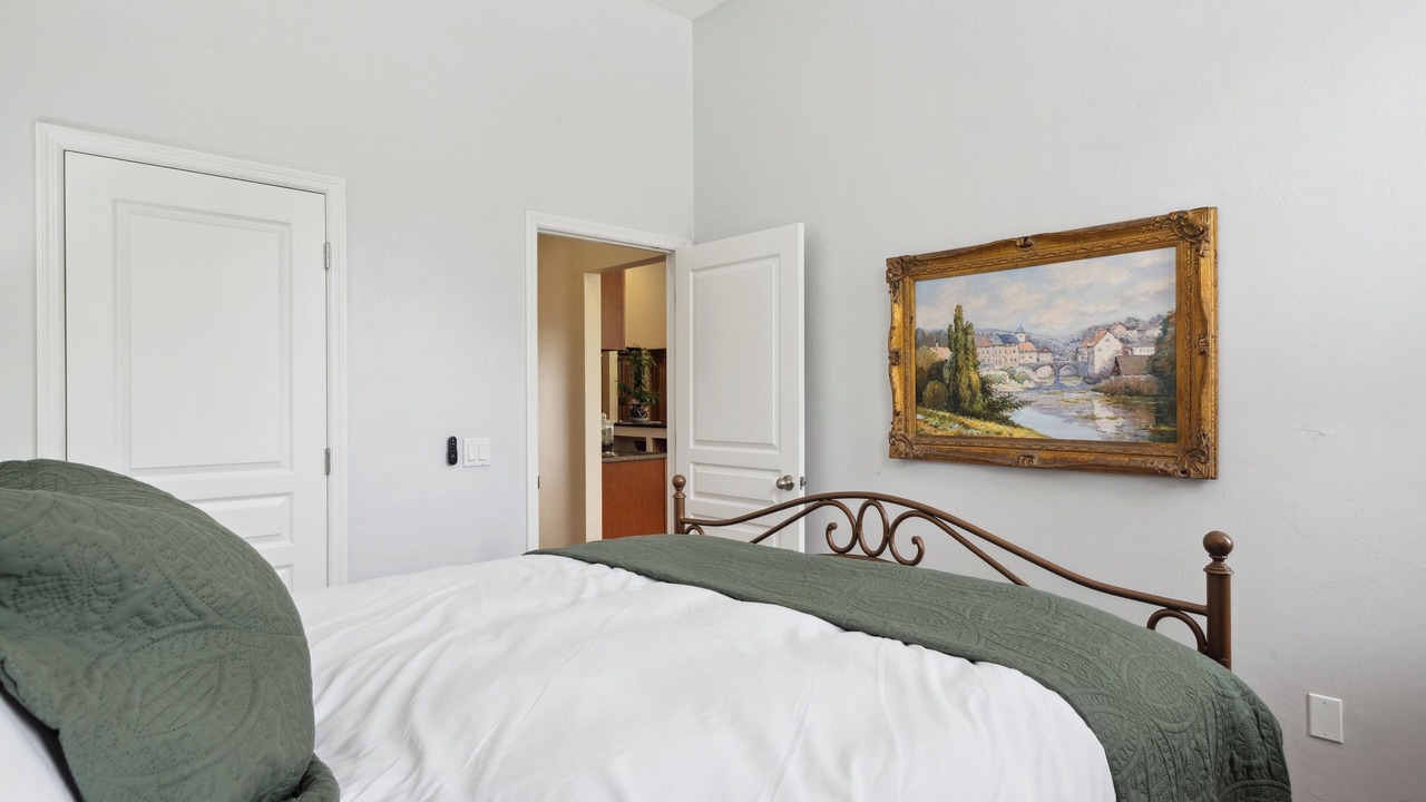 Photo of Bedroom in Haile Plantation