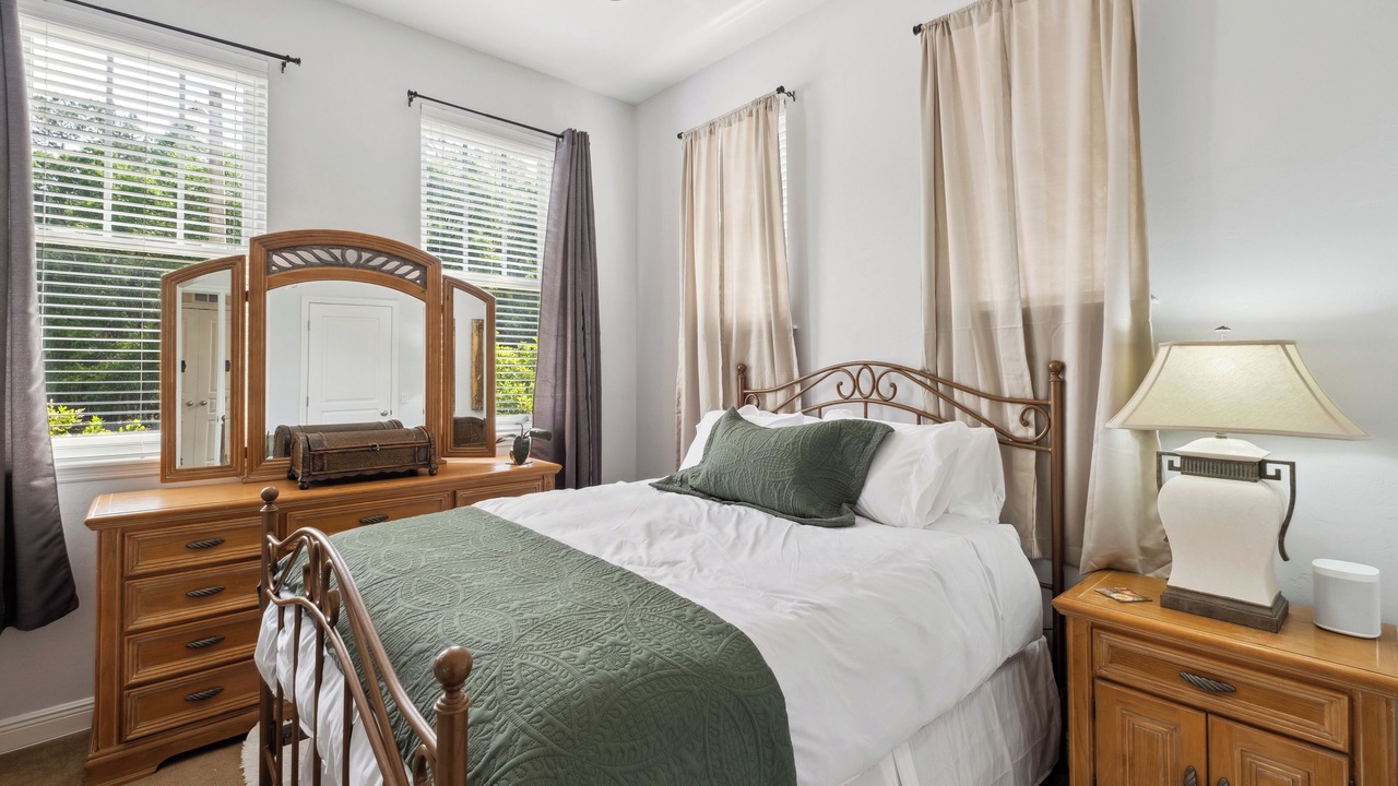 Photo of Bedroom in Haile Plantation