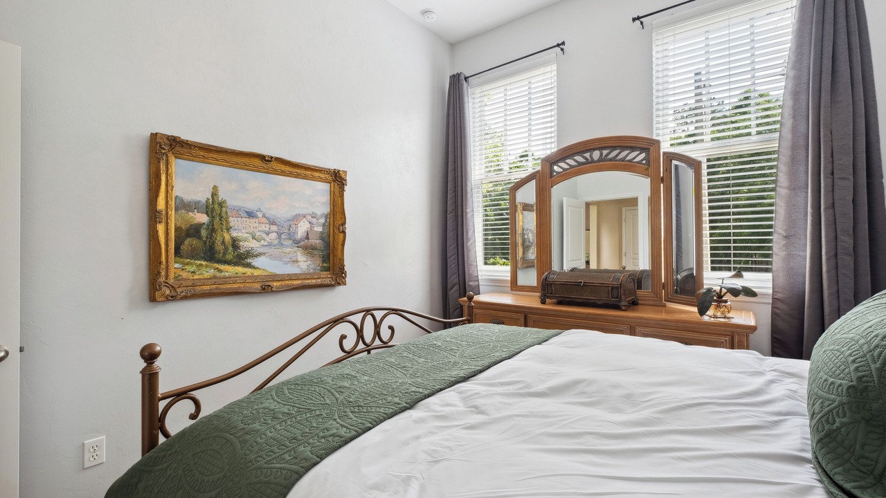 Photo of Bedroom in Haile Plantation