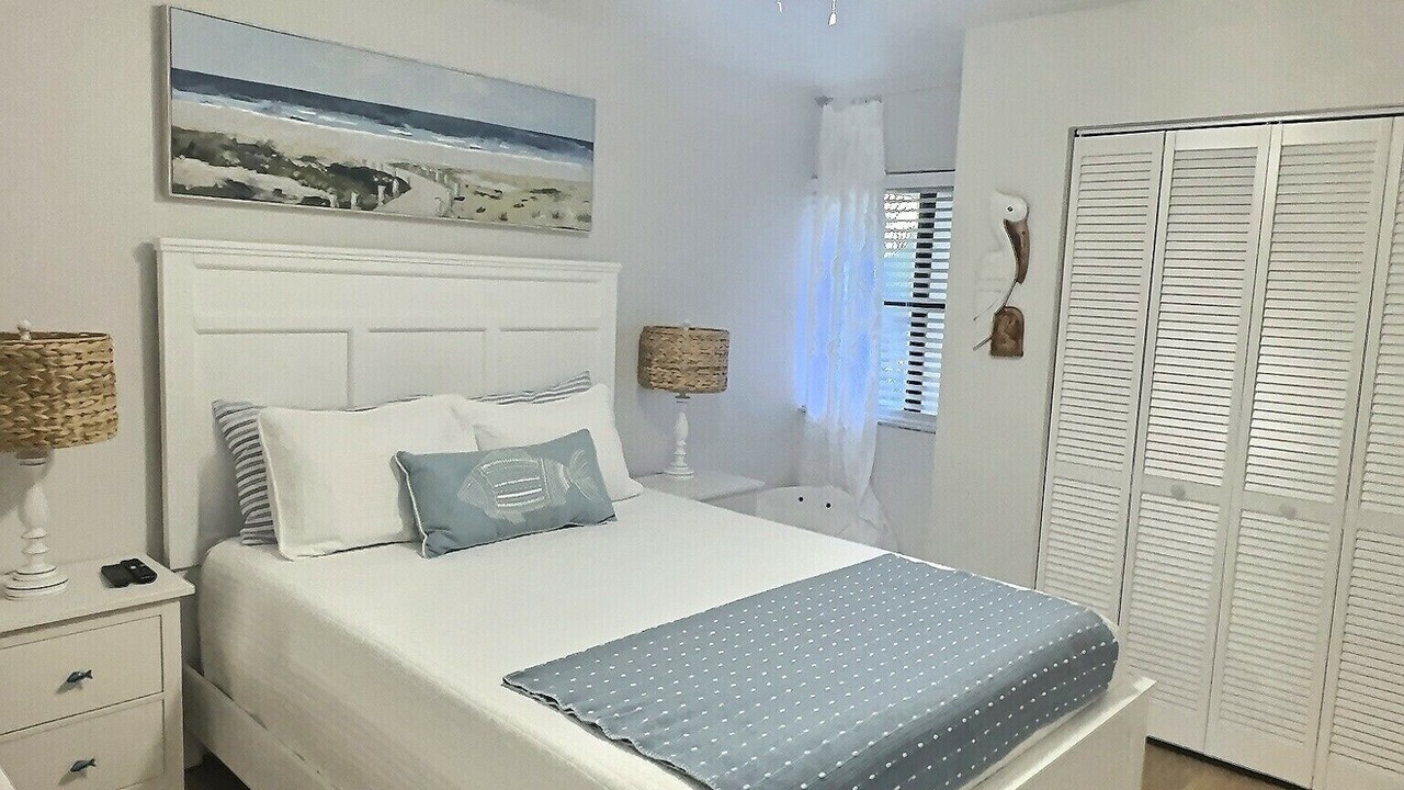 Photo of Bedroom in Gulf Gate Estates