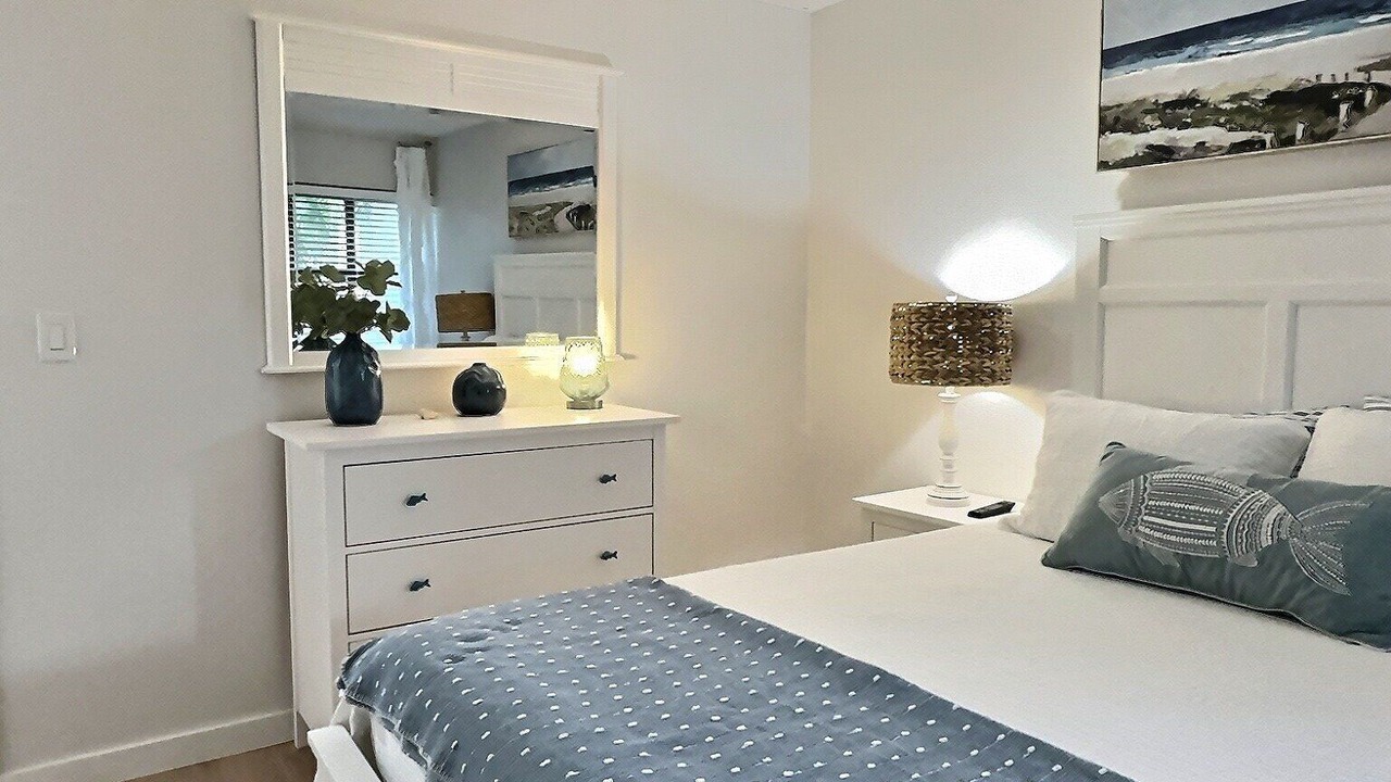 Photo of Bedroom in Gulf Gate Estates