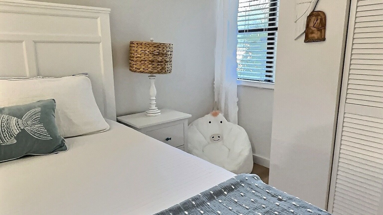 Photo of Bedroom in Gulf Gate Estates