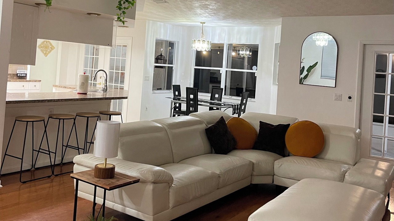 Photo of Livingroom in Bearss Plaza
