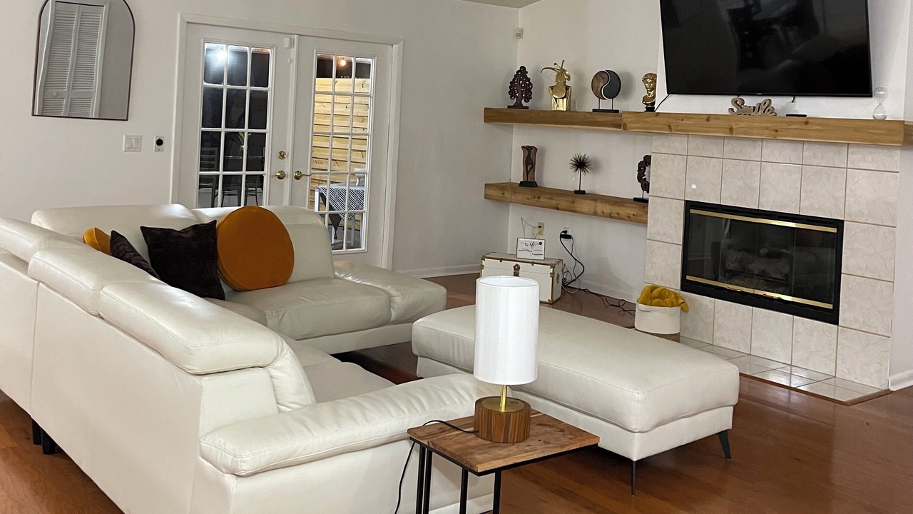 Photo of Livingroom in Bearss Plaza
