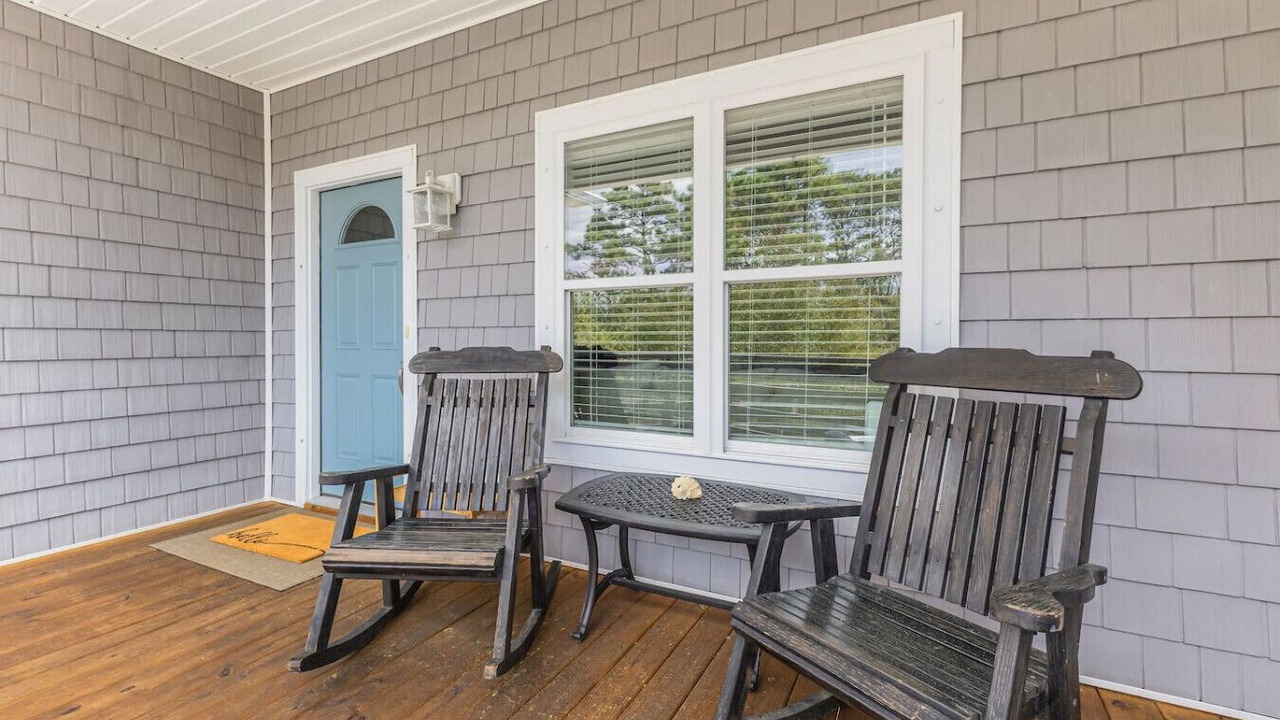 Photo of Patio Balcony in Tranquil Harbour