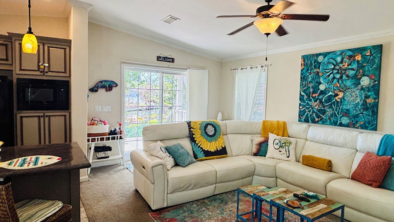 Photo of Livingroom in Weeki Wachee Gardens