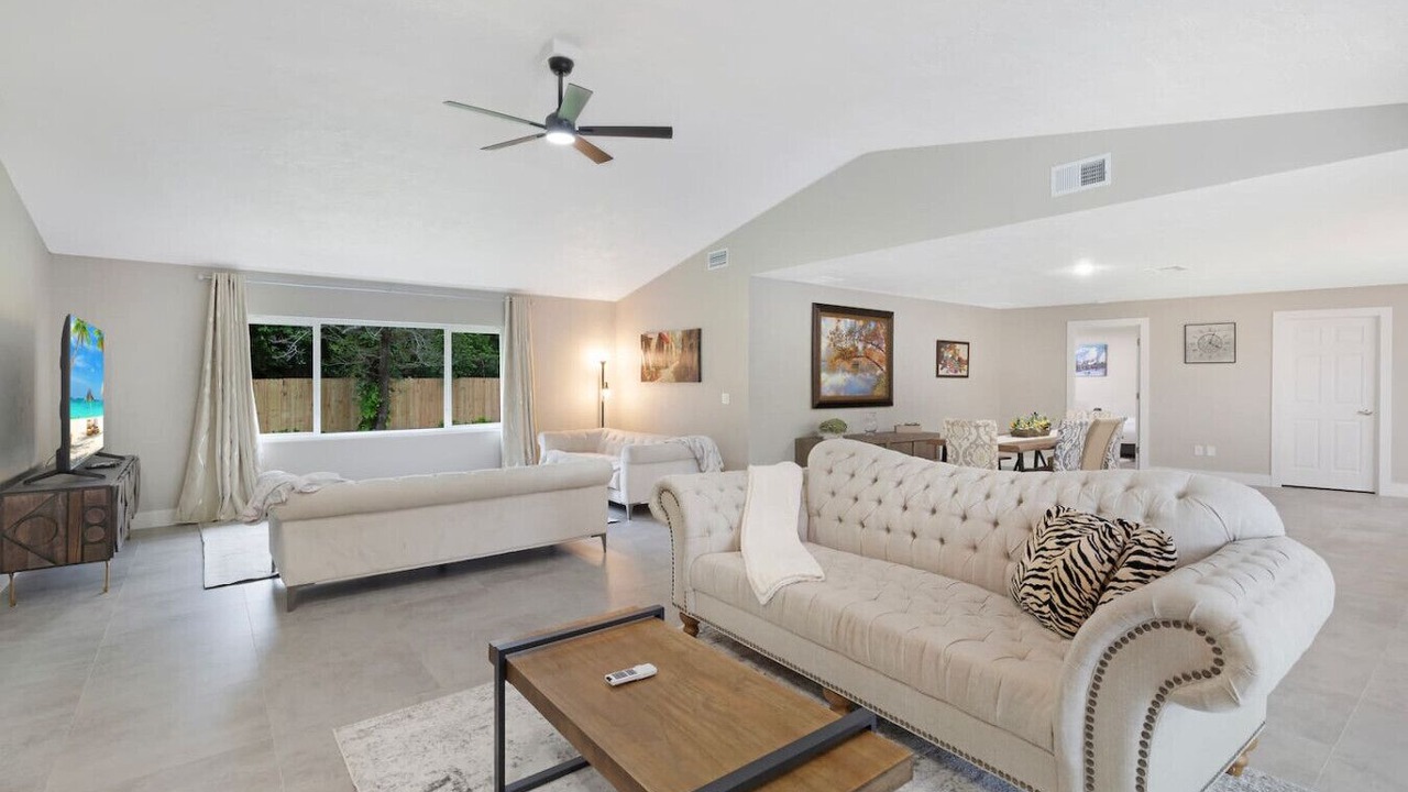 Photo of Livingroom in Palm Harbor