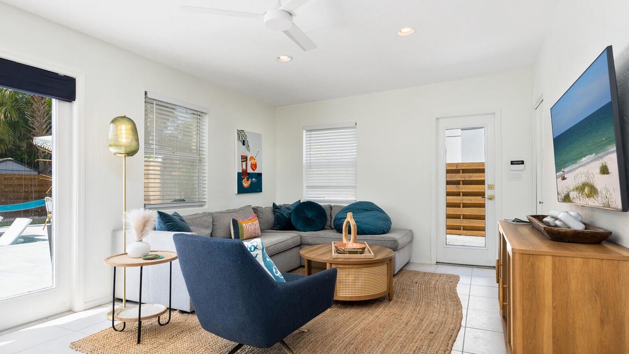 Photo of Livingroom in Hudson Bayou