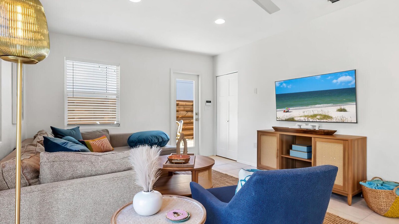 Photo of Livingroom in Hudson Bayou