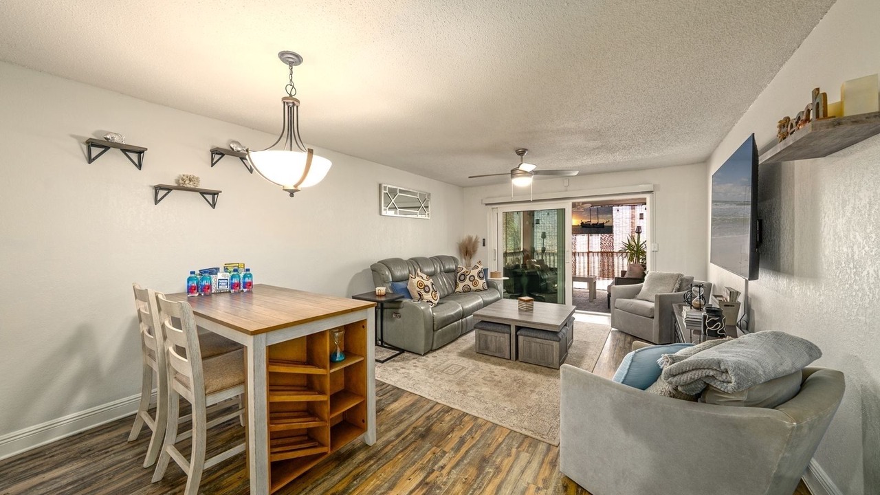 Photo of Livingroom in North Redington Beach