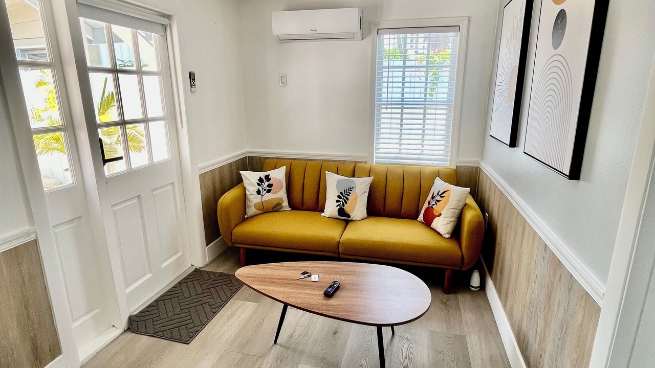 Photo of Livingroom in Ludlam