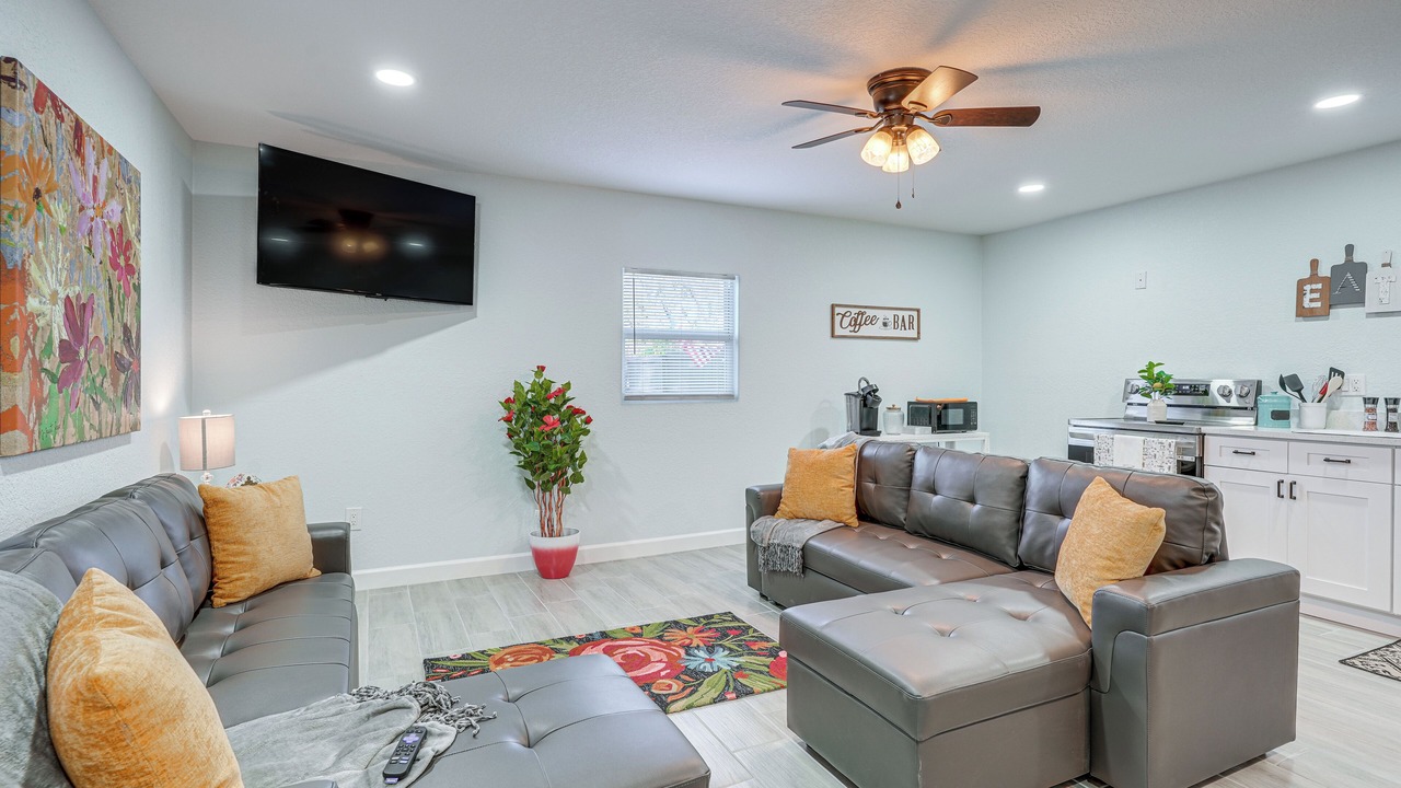 Photo of Livingroom in Bearss Plaza