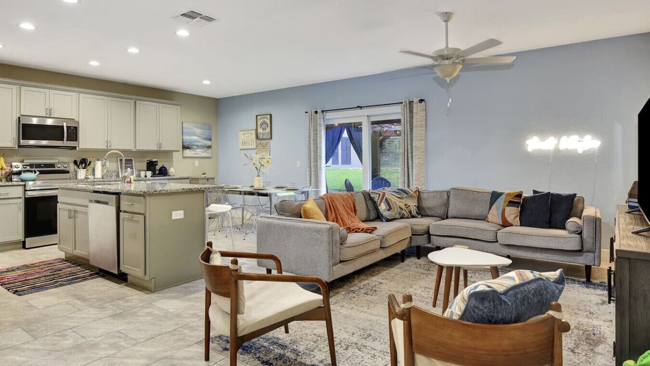 Photo of Livingroom in Mcelroys Belleview