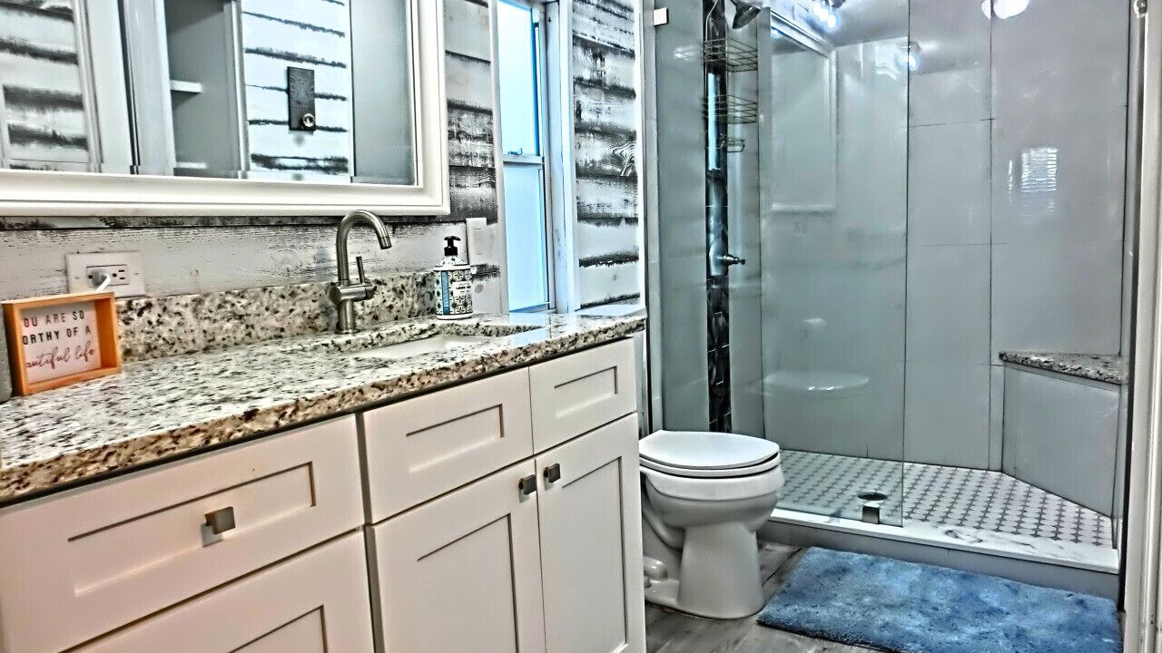 Photo of Bathroom in Weeki Wachee Gardens