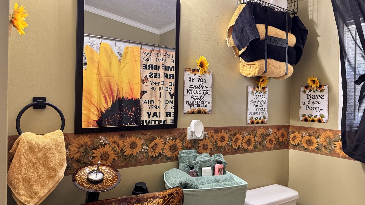 Photo of Bathroom in Bayshore Gardens