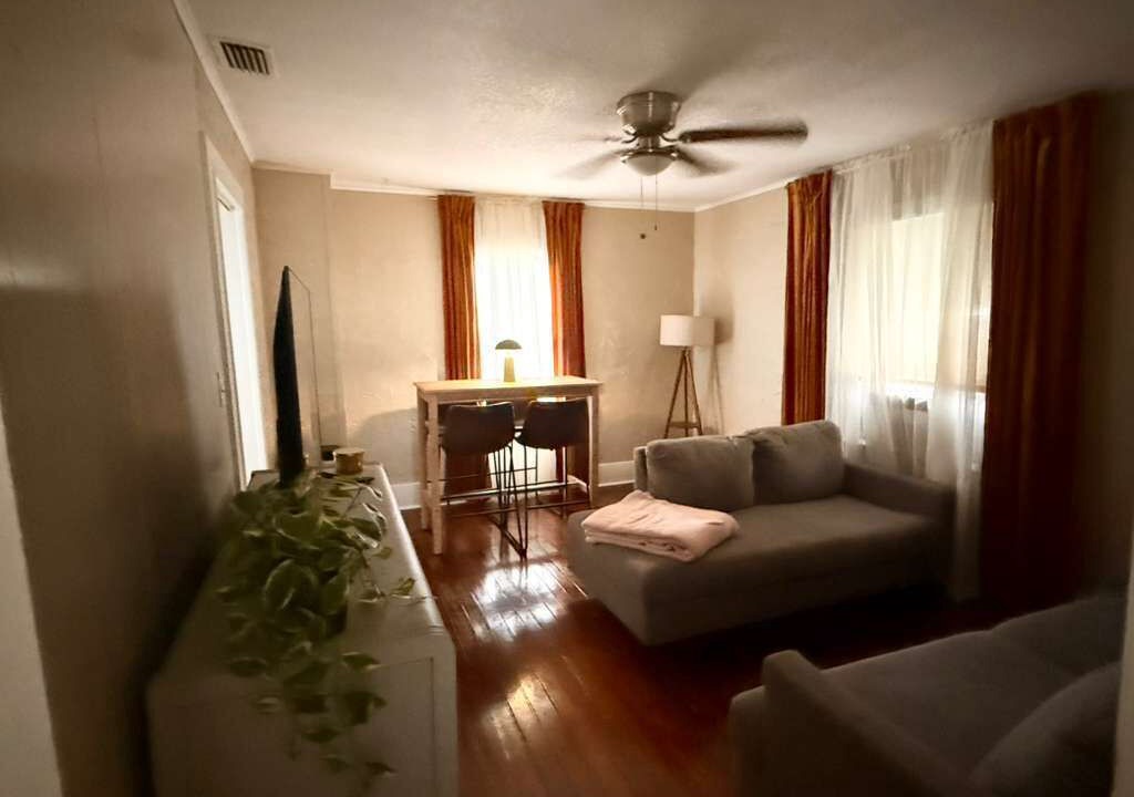 Photo of Livingroom in Historic Uptown