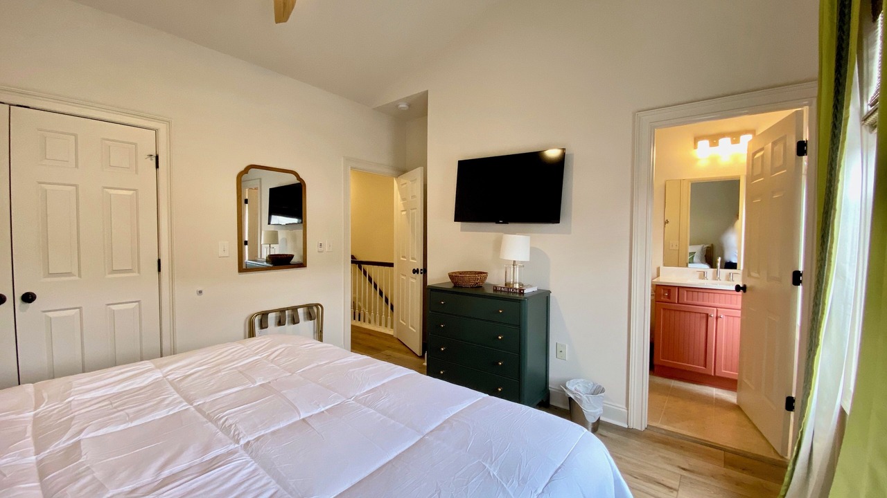 Photo of Bedroom in Greenville Downtown