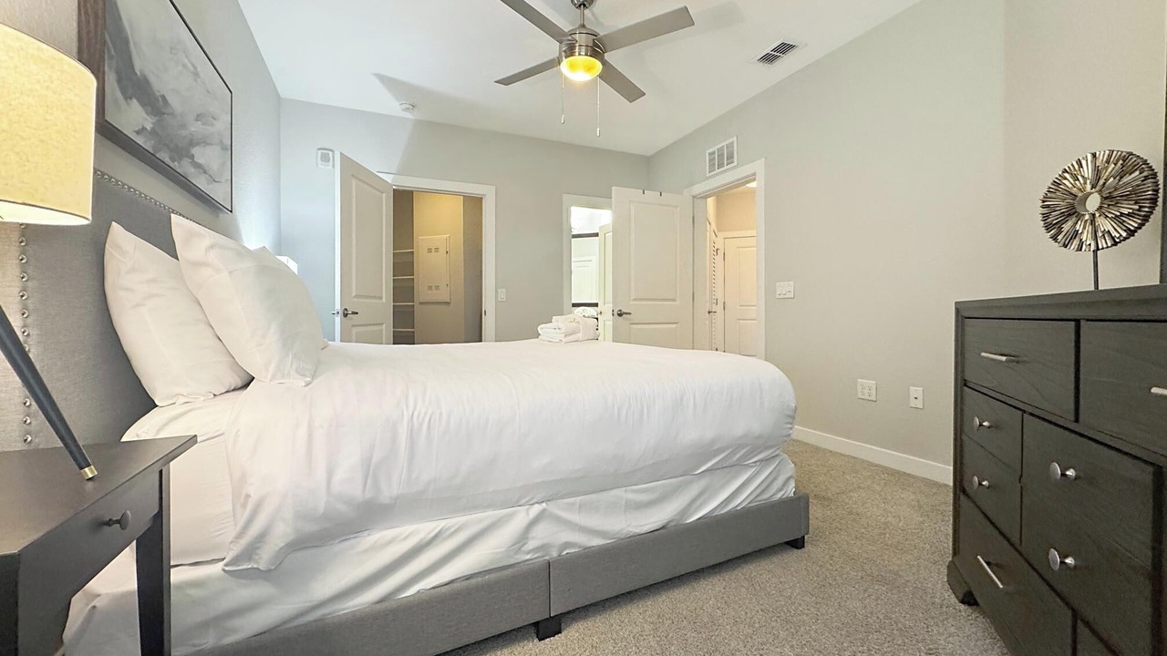 Photo of Bedroom in Carver City - Lincoln Gardens