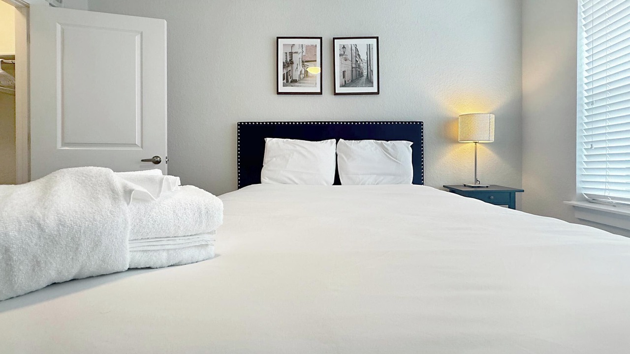 Photo of Bedroom in Carver City - Lincoln Gardens