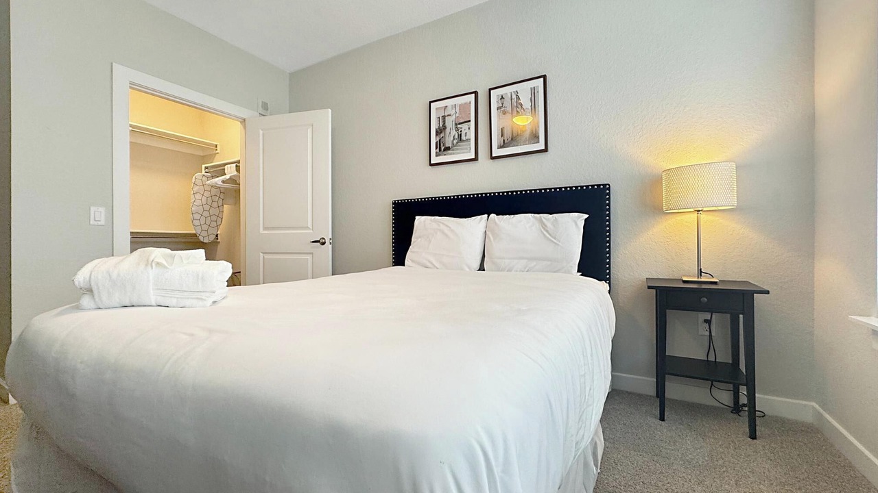 Photo of Bedroom in Carver City - Lincoln Gardens