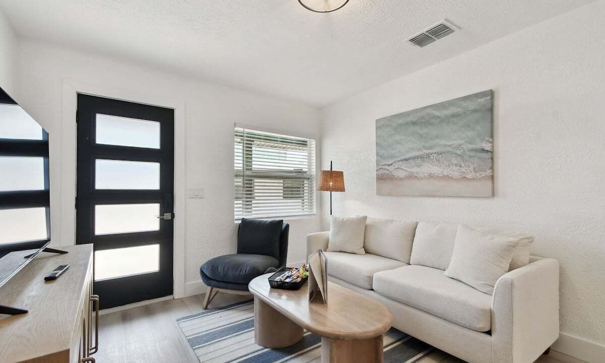 Photo of Livingroom in Treasure Island
