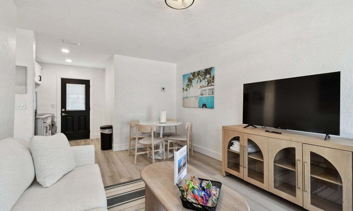 Photo of Livingroom in Treasure Island
