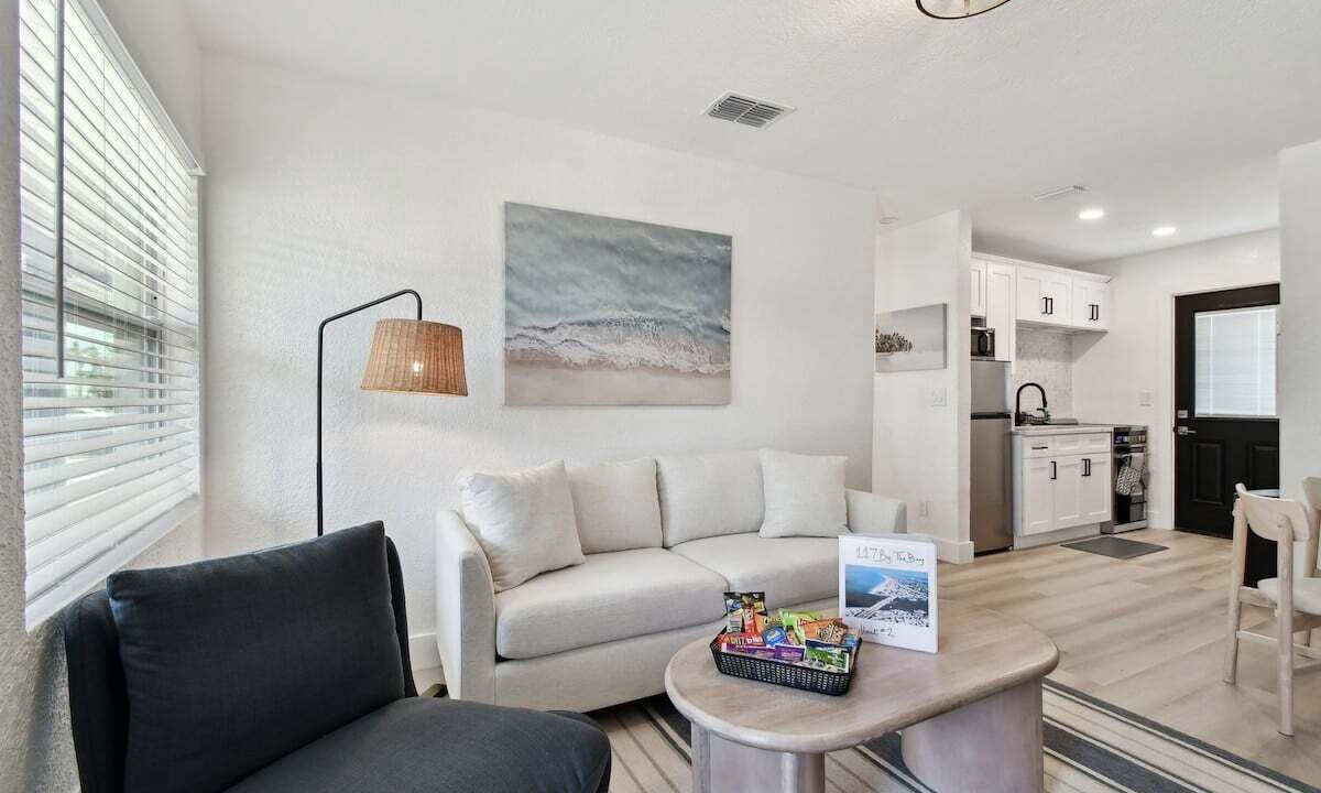 Photo of Livingroom in Treasure Island