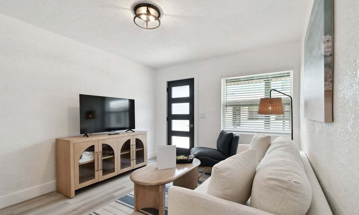 Photo of Livingroom in Treasure Island