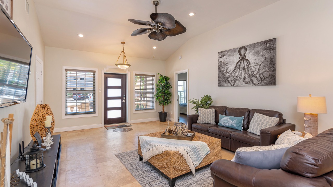 Photo of Livingroom in Survey Creek