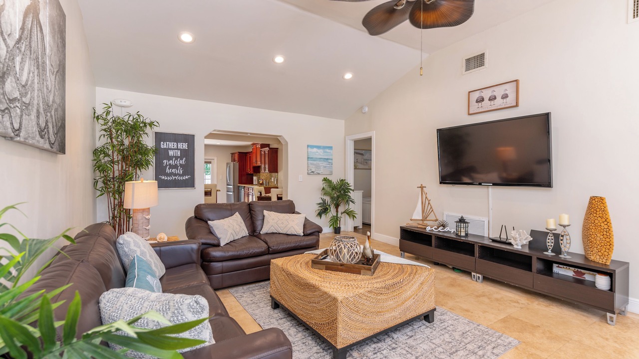 Photo of Livingroom in Survey Creek