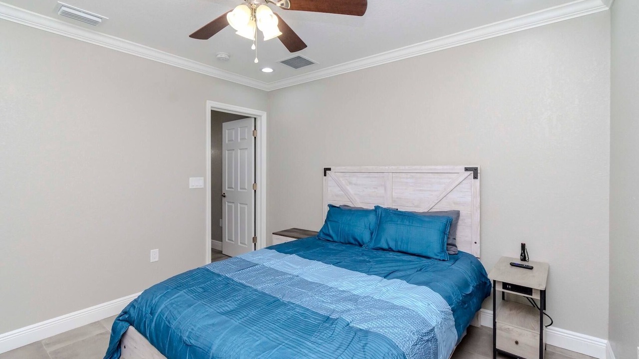 Photo of Bedroom in Bayshore Gardens