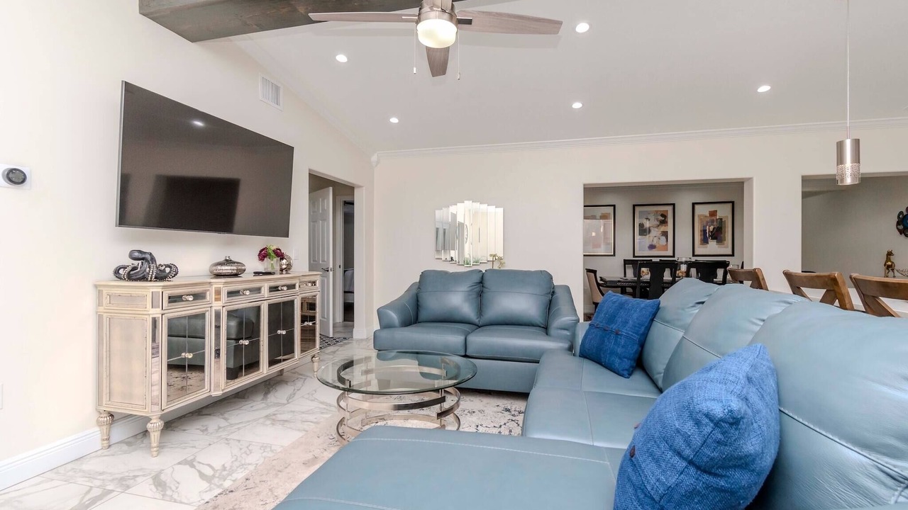 Photo of Livingroom in Bayshore Gardens