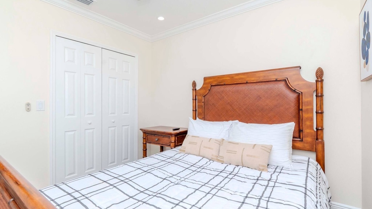 Photo of Bedroom in Bayshore Gardens