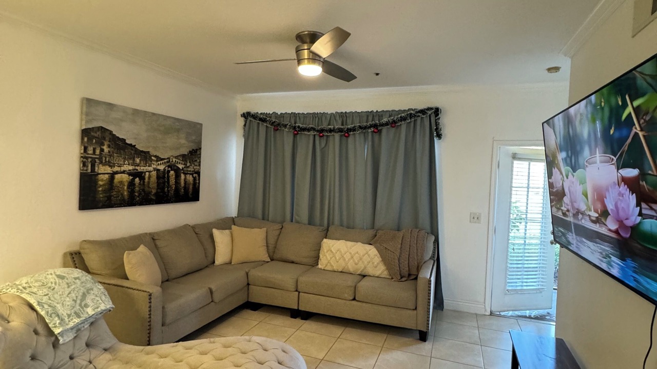 Photo of Livingroom in Metro West