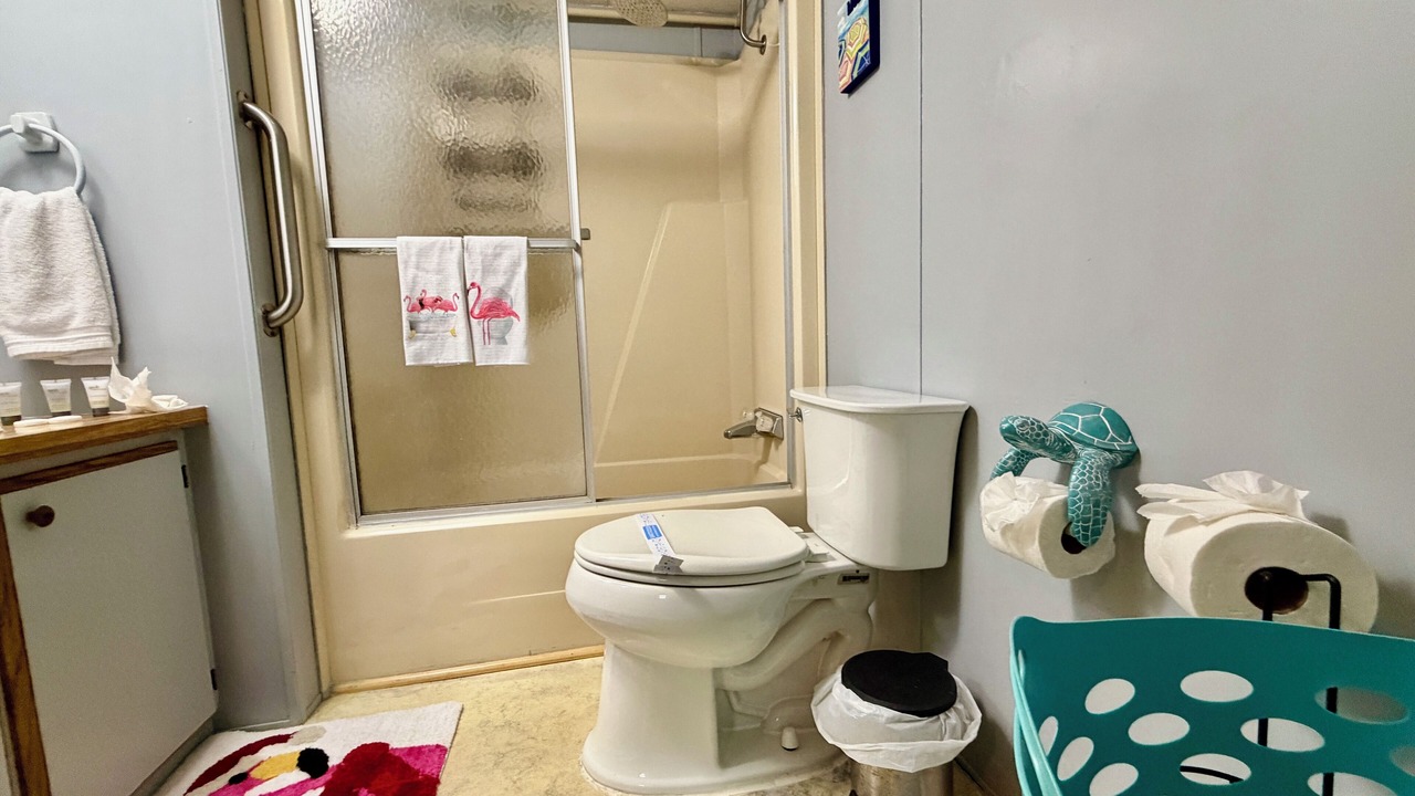 Photo of Bathroom in Weeki Wachee Gardens
