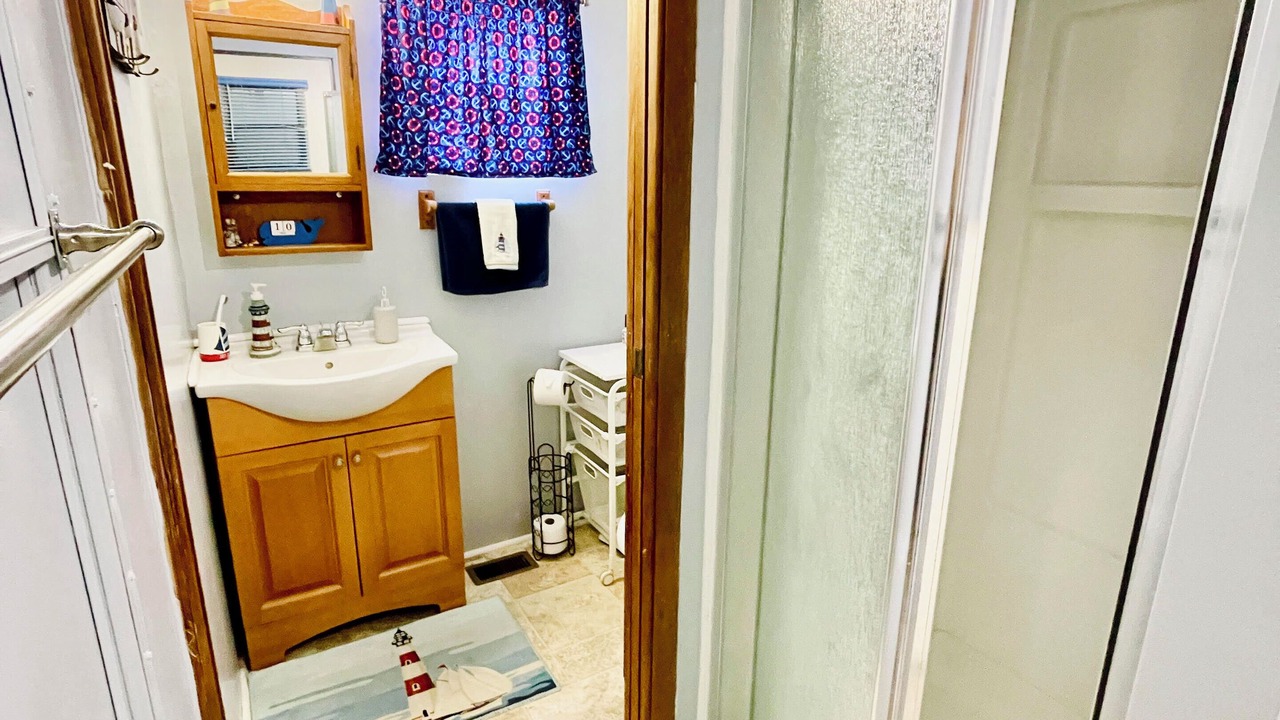 Photo of Bathroom in Weeki Wachee Gardens