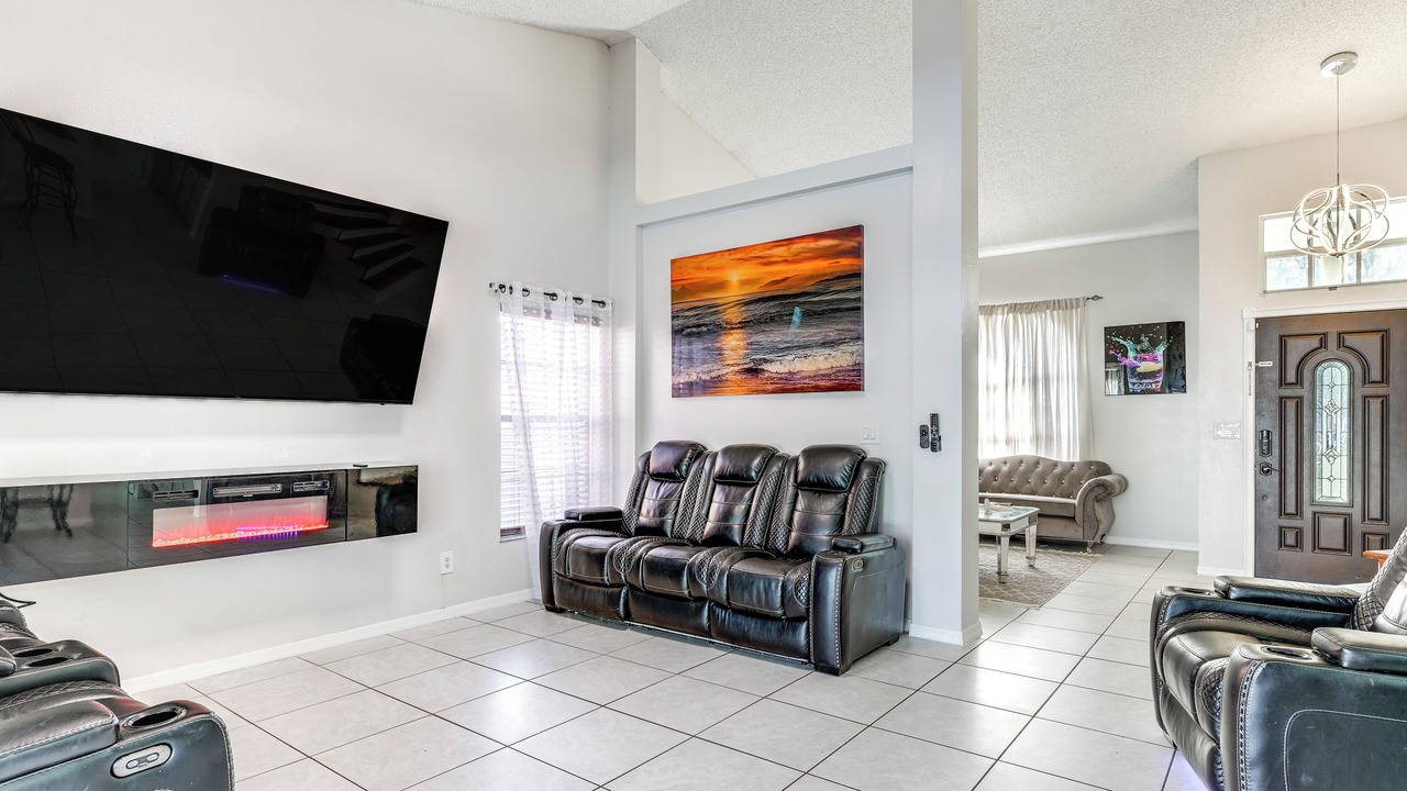 Photo of Livingroom in Boyette Springs