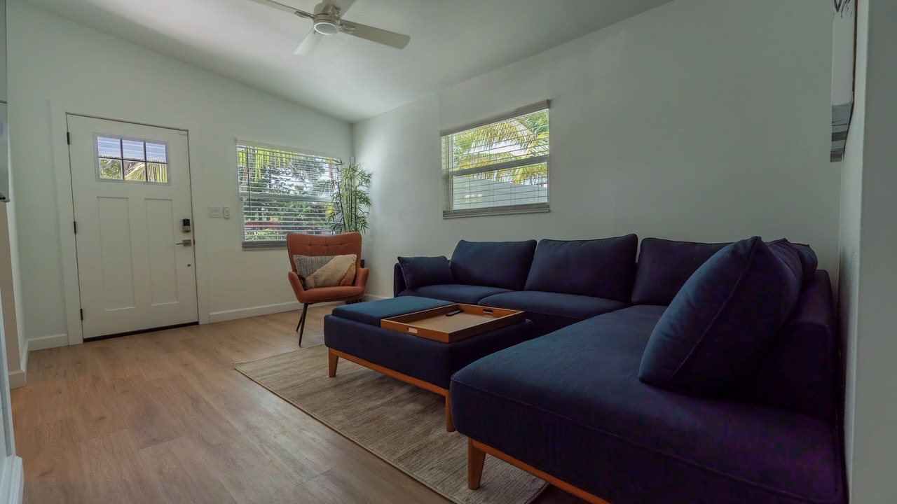 Photo of Livingroom in Bay Towne East