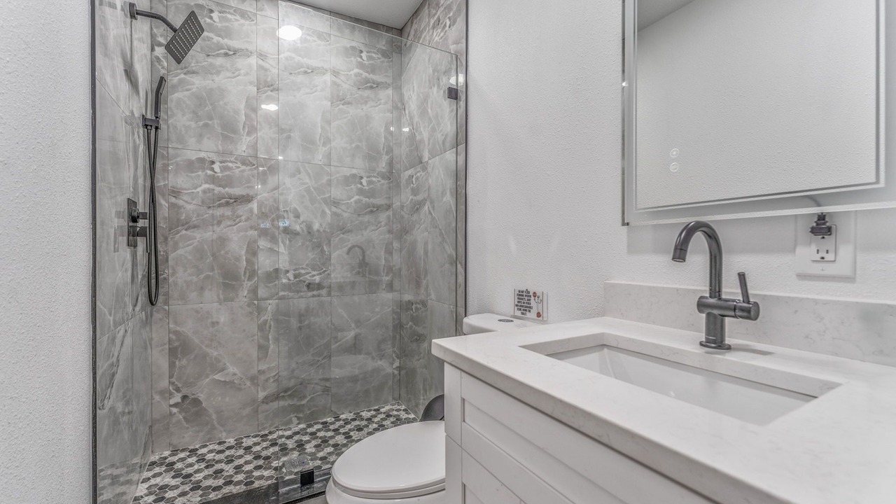 Photo of Bathroom in Pinecrest West Park
