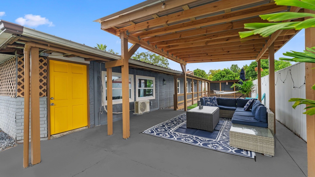 Photo of Patio Balcony in Pinecrest West Park